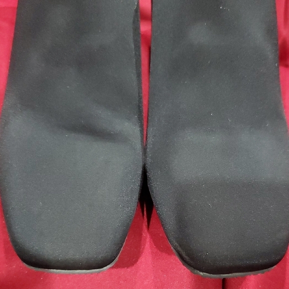 Donald J. Pliner Black and Silver Heels with Pointed Toe - Picture 10 of 11